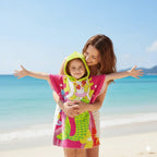 Mais do que secar é abraçar o seu filho quentinho depois do banho, a toalha poncho infantil da Bigkids possui alta absorção e secagem rápida, tecido macio e confortável, capuz que protege a cabeça, 